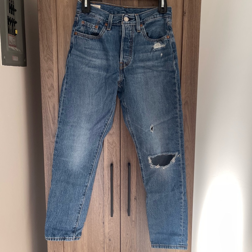 LEVI’S 501 RIPPED HIGH WAISTED JEANS SIZE 25